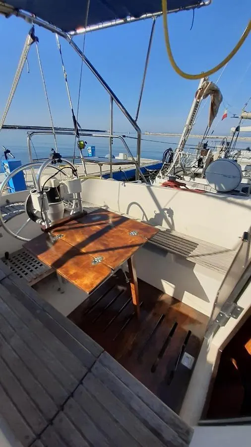 Hotel Bed & Boat Brezza Del Mare Viareggio 0*,